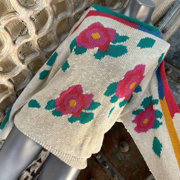 80s Floral Sweater - Picture 2 of 9
